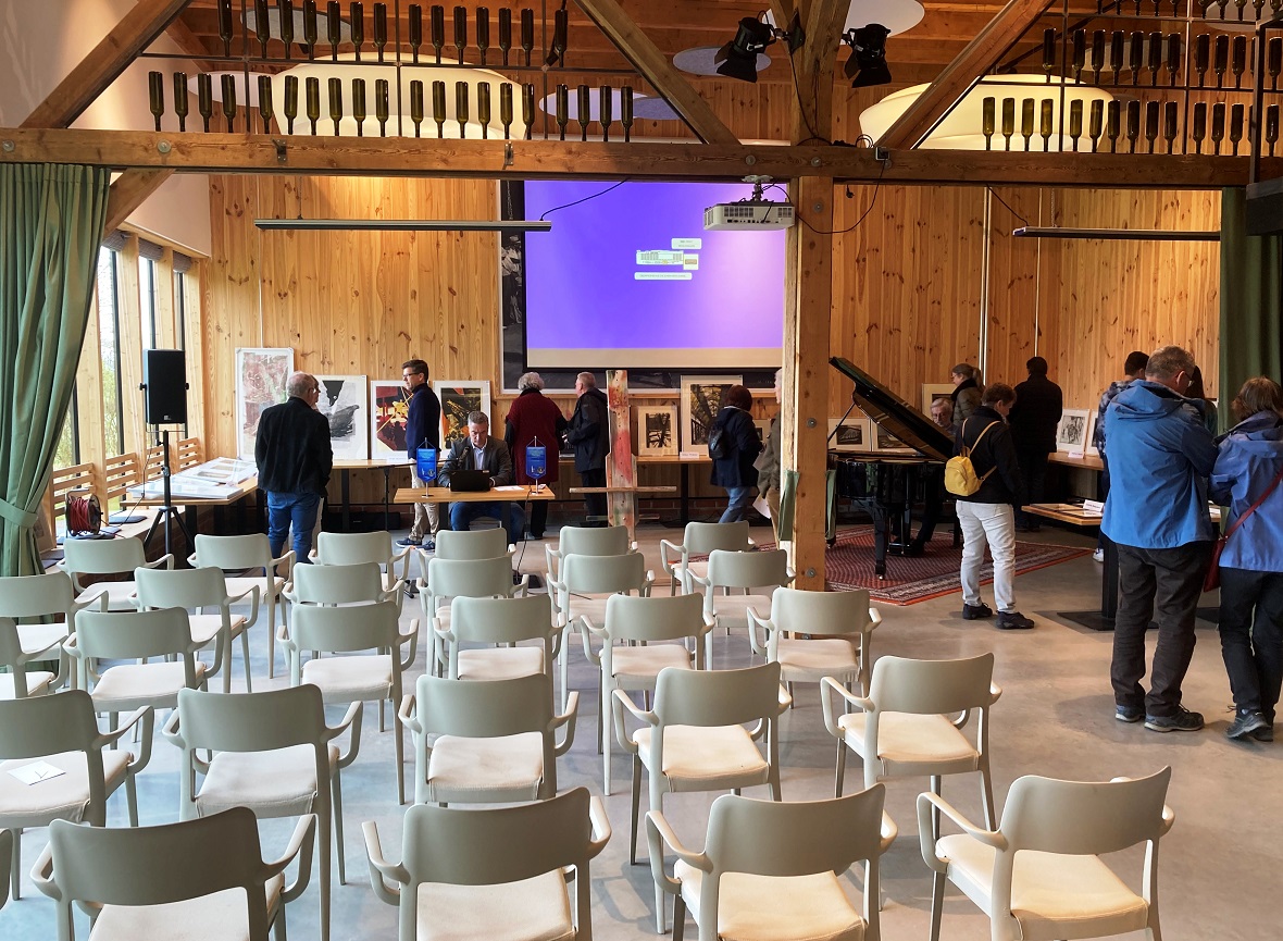 1. LIONS Kunstauktion in der Clublounge des Golfclubs Owingen-Überlingen auf dem Lugenhof