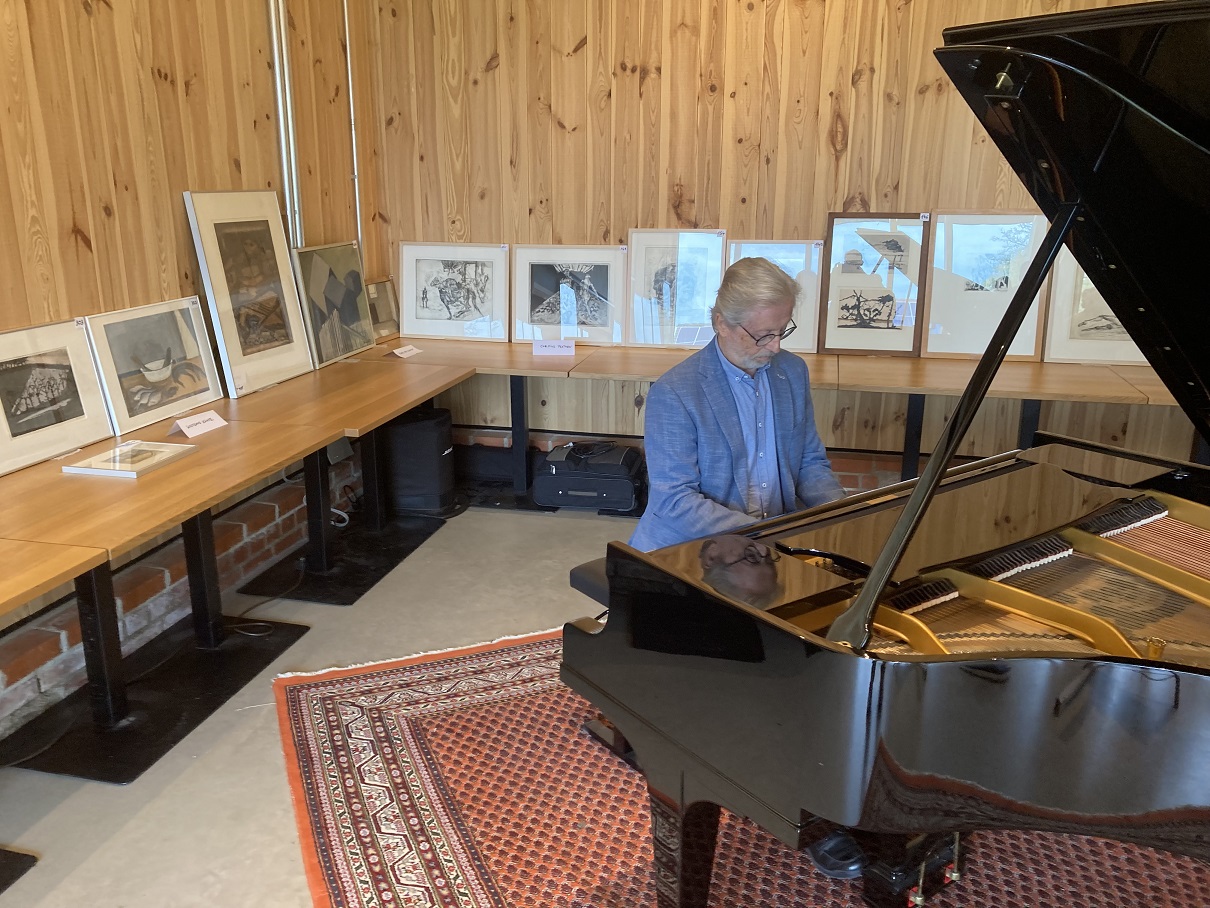 Christoph Hauser am Steinway-Flügel